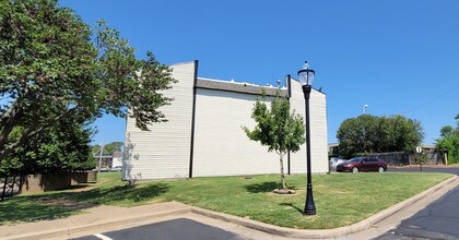 Wood Creek Apartments in Tulsa, OK - Building Photo - Building Photo