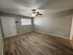 7206 Avenue W in Lubbock, TX - Building Photo - Building Photo