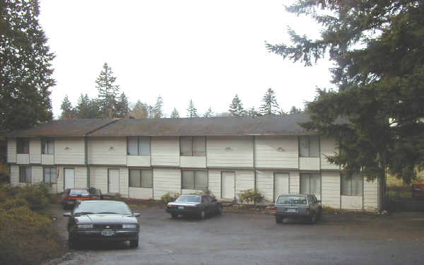 2443 Poplar St SE in Auburn, WA - Foto de edificio