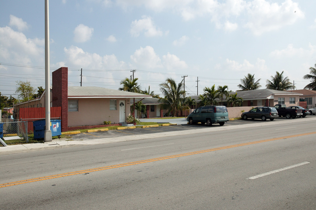 179 W 9th St in Hialeah, FL - Foto de edificio