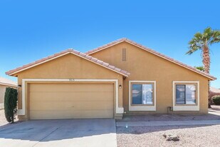 9015 W Roanoke Ave in Phoenix, AZ - Building Photo