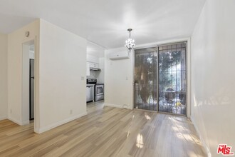 4255 5th St in Los Angeles, CA - Building Photo - Building Photo