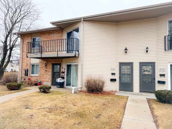 W168N11523 El Camino Dr in Germantown, WI - Building Photo - Building Photo