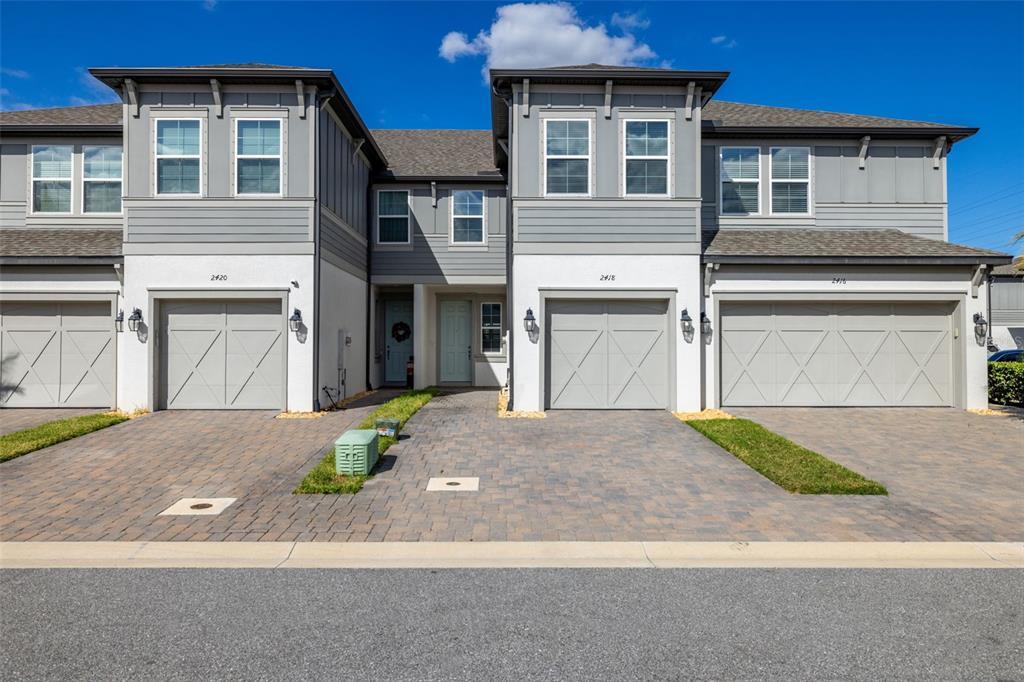 2418 Foggy Creek Cir in Clearwater, FL - Foto de edificio