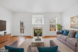 13123 Copper Brook Way in Herndon, VA - Building Photo