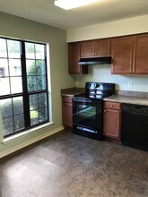 107 Crystal Lake Ln in Valparaiso, FL - Building Photo - Building Photo