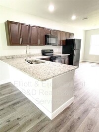 525 Albatross Dr photo'