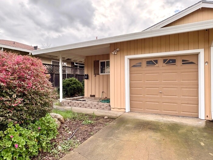 6022 Bourbon Dr in Carmichael, CA - Building Photo