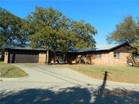 132 Stonegate Ct in Bedford, TX - Building Photo - Building Photo