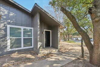 11906 Broad Oaks Dr, Unit A in Austin, TX - Building Photo - Building Photo