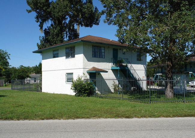 Pineaire Apartments in Sanford, FL - Foto de edificio - Building Photo