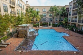 2299 Lone Star Dr, Unit 307 in Sugar Land, TX - Foto de edificio - Building Photo