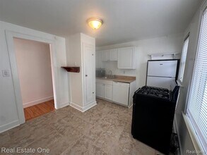 122 W Houstonia Ave in Royal Oak, MI - Foto de edificio - Building Photo