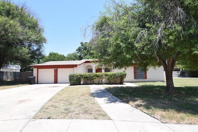 property at 2102 Delwin Cir