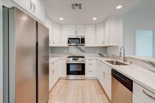 545 Lands End Way in Oceanside, CA - Building Photo - Building Photo