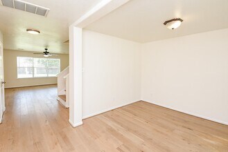 32406 Cross Spring Park Ln in Conroe, TX - Foto de edificio - Building Photo