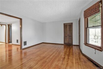 374 Baynes St in Buffalo, NY - Building Photo - Building Photo