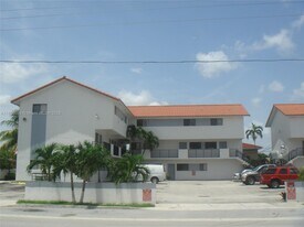 355 E 33rd St in Hialeah, FL - Building Photo