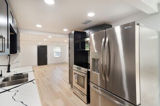 516 5th Ave NE in Largo, FL - Building Photo - Building Photo