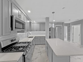 225-235 Essex St in Lawrence, MA - Building Photo - Building Photo