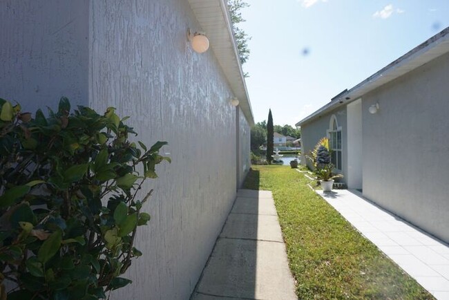 6682 Gentle Oaks Dr E in Jacksonville, FL - Building Photo - Building Photo