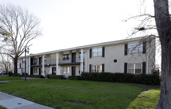 Five Trees in Dallas, TX - Foto de edificio - Building Photo