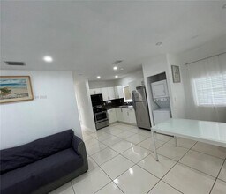 1758 NE 174th St in North Miami Beach, FL - Building Photo - Building Photo