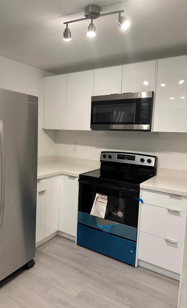 210 SW 11th St, Unit 510 in Miami, FL - Foto de edificio - Building Photo