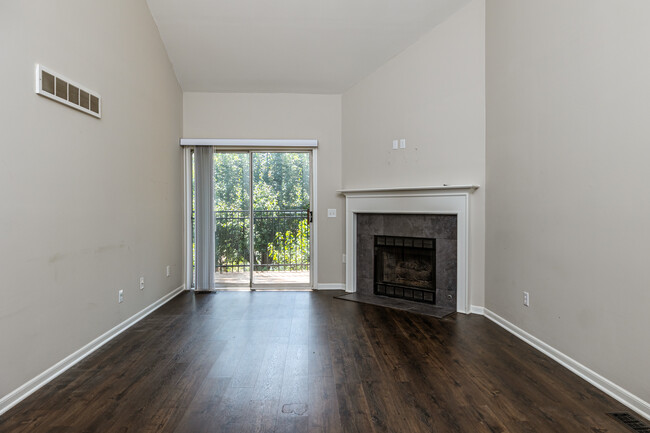 Townhomes by Corinth in Overland Park, KS - Foto de edificio - Interior Photo