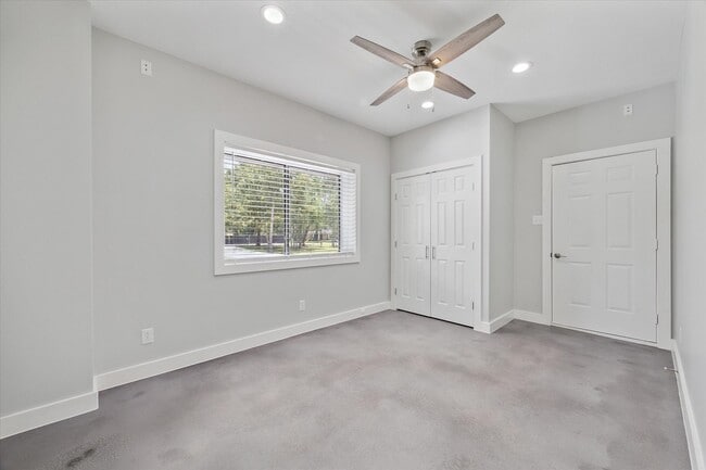 1425 Oak Hollow Dr in Dickinson, TX - Building Photo - Building Photo