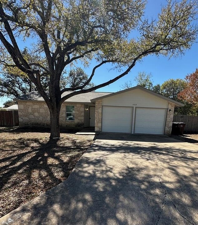 1405 Oakmeadows Cove in Round Rock, TX - Building Photo