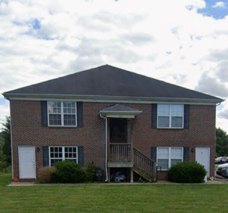 109 Kenilworth Ct in Radcliff, KY - Building Photo