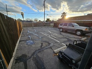 221 Lincoln Ave, Unit A in Bakersfield, CA - Building Photo - Building Photo