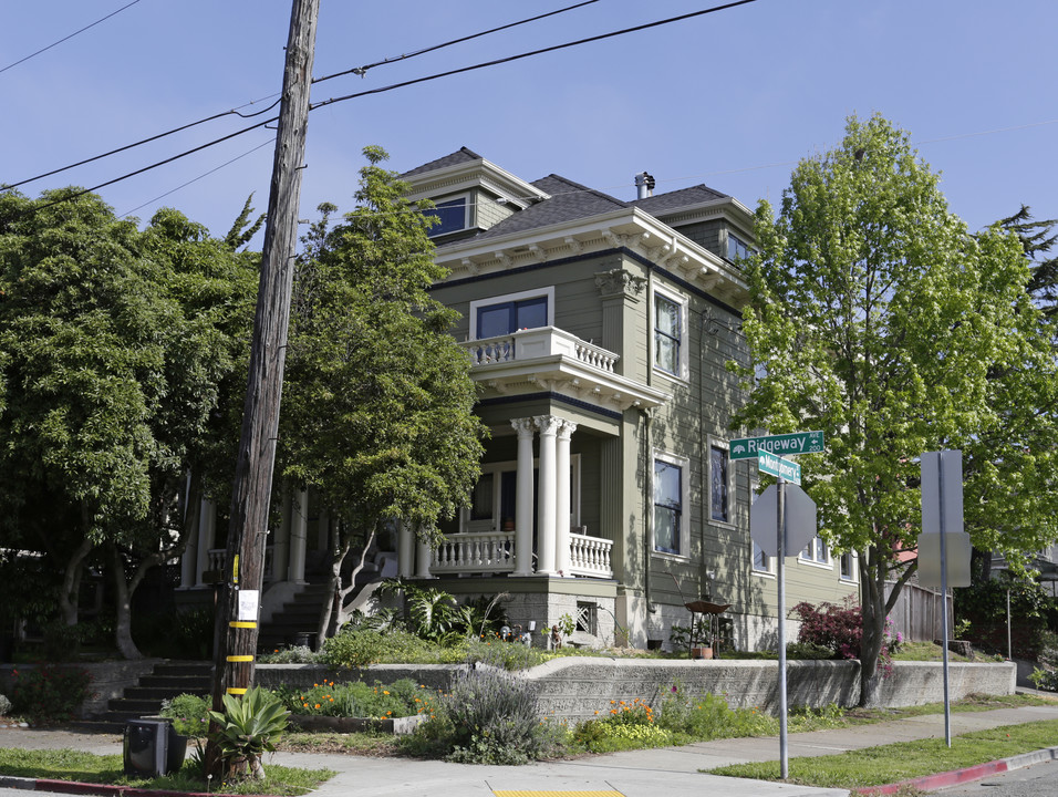 4211 Montgomery St in Oakland, CA - Building Photo