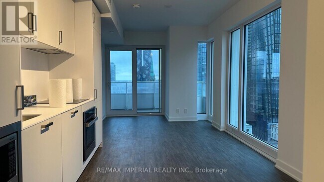 88 Queen St E in Toronto, ON - Building Photo - Building Photo