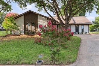 1308 Clubhouse Ct in Mansfield, TX - Building Photo - Building Photo