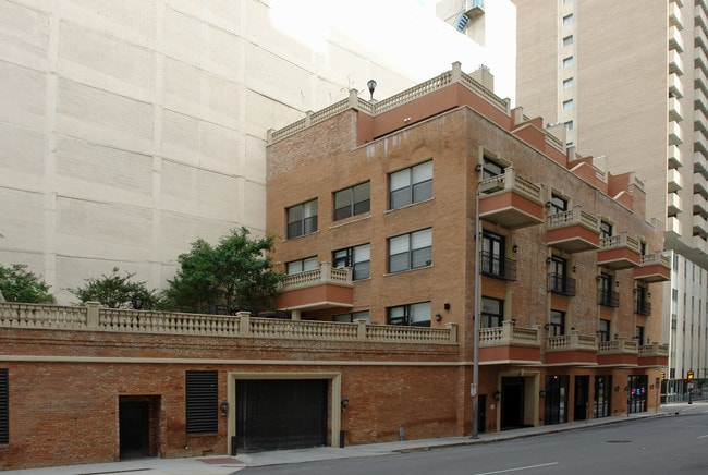 1300 Jackson St in Dallas, TX - Building Photo - Building Photo