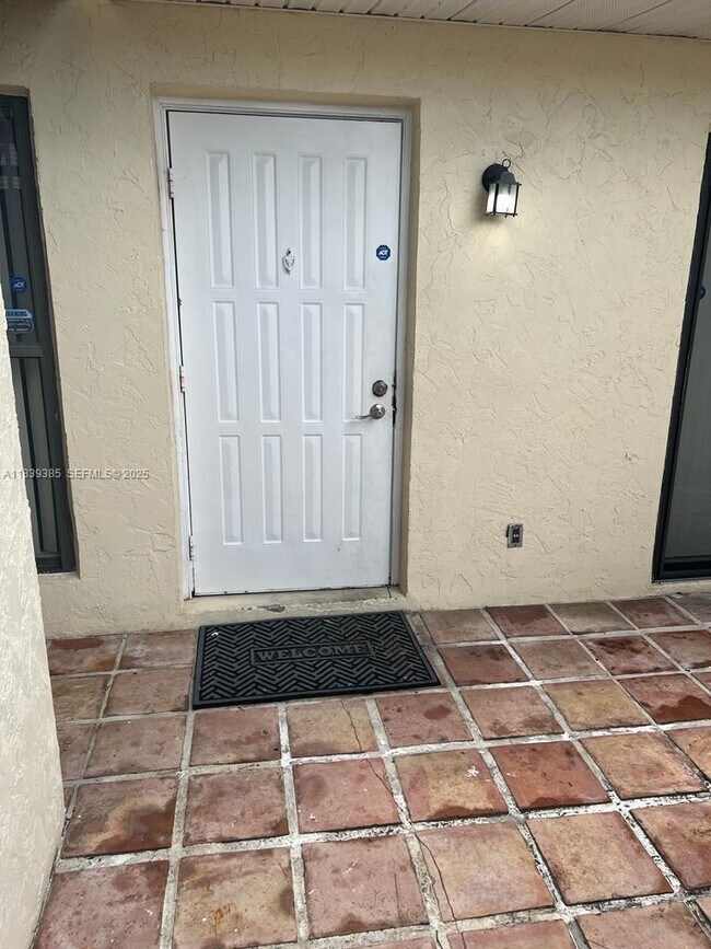 641 Executive Center Dr in West Palm Beach, FL - Building Photo - Building Photo