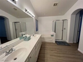 4570 Sparwood Dr in Las Vegas, NV - Building Photo - Building Photo