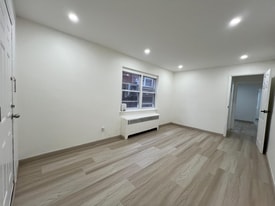 60-57 59th Ave in Queens, NY - Building Photo