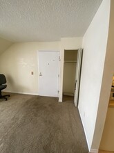 3250 Oneal Cir, Unit J31 in Boulder, CO - Building Photo - Building Photo