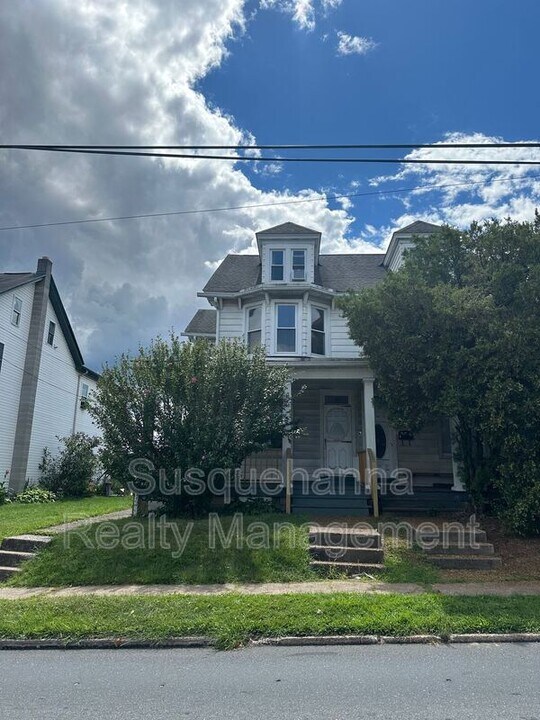 2803 Canby St in Harrisburg, PA - Building Photo