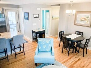 12 Park Ave in Narragansett, RI - Foto de edificio - Building Photo