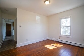 70 Maple St in Chicopee, MA - Building Photo - Building Photo