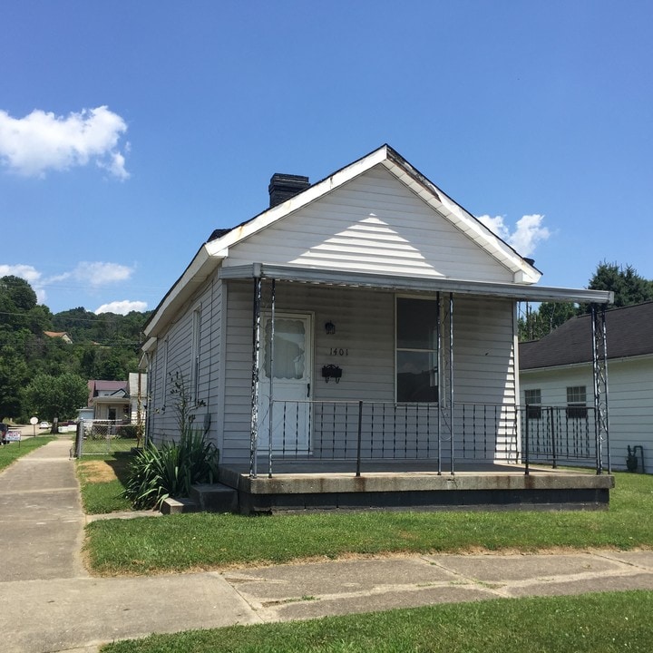 1401 S 9th St in Ironton, OH - Foto de edificio