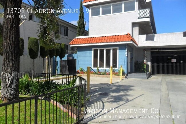 13709 Chadron Avenue in Hawthorne, CA - Building Photo - Building Photo