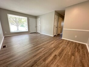 6530 Pine Cone Dr in Dayton, OH - Building Photo - Building Photo