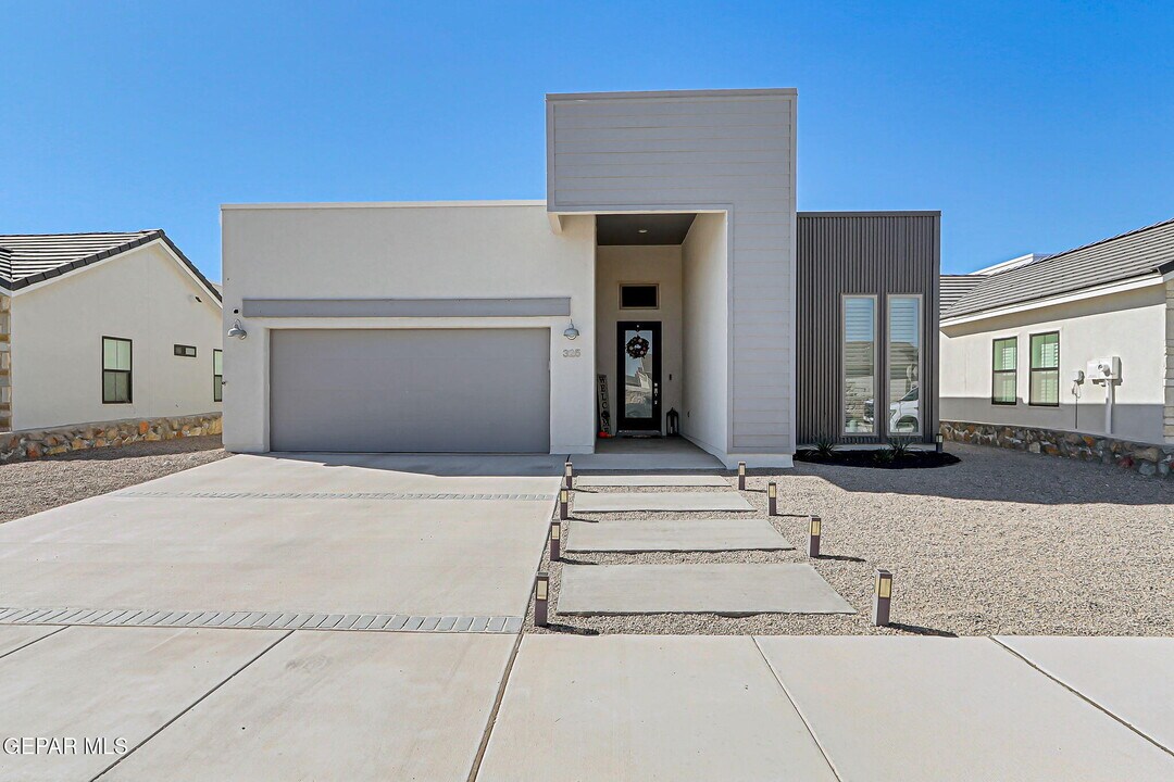 325 Playa Vis St in Horizon City, TX - Building Photo