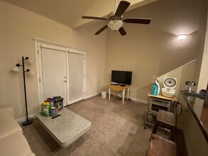 1500 NW 4th Ave, Unit 304 in Gainesville, FL - Building Photo - Building Photo