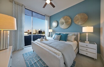 Brady in Dallas, TX - Foto de edificio - Building Photo